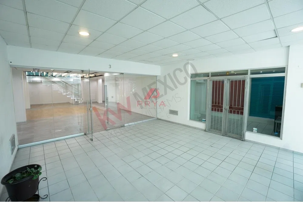 Foto 6 de Local comercial en renta en Av. Guadalupe Zapopan 292 m² Plaza Cibeles.