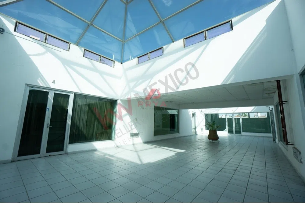 Foto 8 de Local comercial en renta en Av. Guadalupe Zapopan 292 m² Plaza Cibeles.