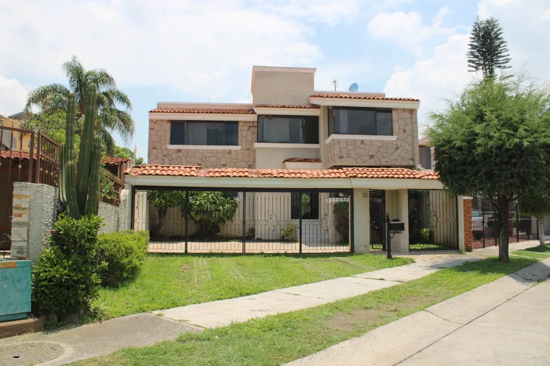 Casa en venta en Callejón de los Claveles, Bugambilias, Zapopan