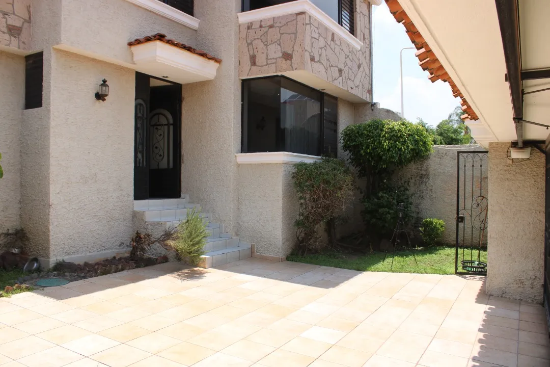 Foto 2 de Casa en venta en Callejón de los Claveles, Bugambilias, Zapopan