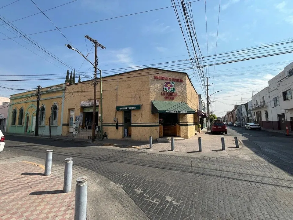 Foto 2 de SE VENDE ESQUINA COMERCIAL CON EXCELENTE UBICACION EN LA COLONIA ANALCO