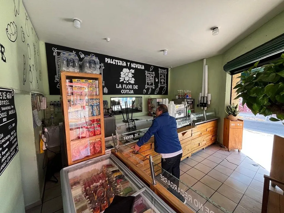 Foto 7 de SE VENDE ESQUINA COMERCIAL CON EXCELENTE UBICACION EN LA COLONIA ANALCO
