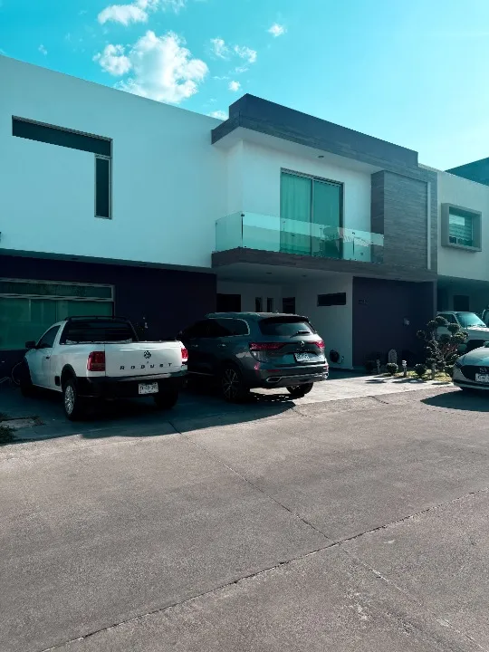 Casa en venta en Avenida Verona, San Juan de Ocotán, Zapopan