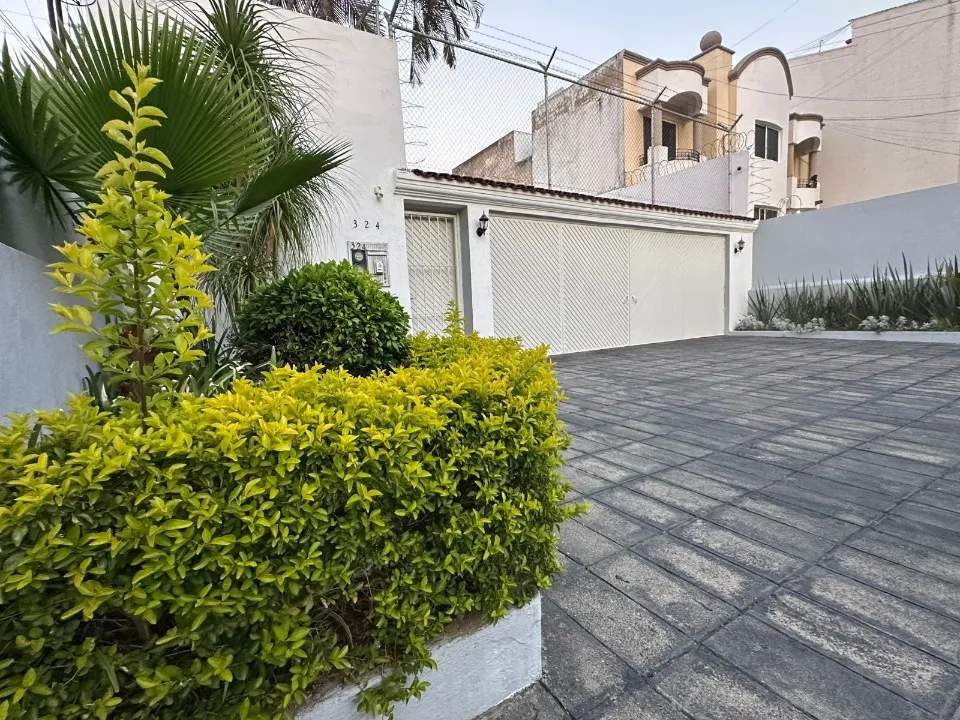 Foto 2 de Casa en venta en Avenida Abedules, México, Zapopan