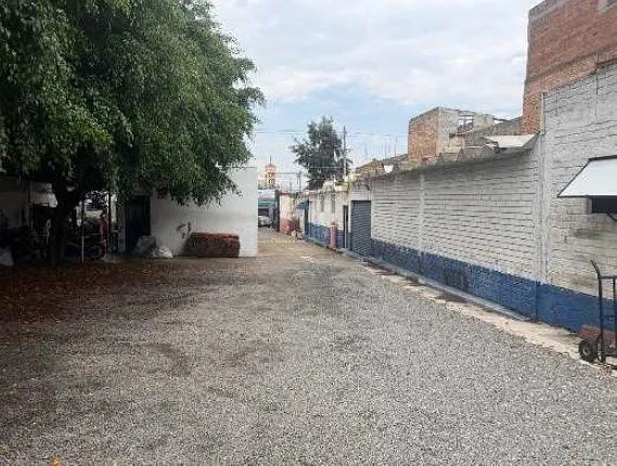 Foto 5 de TERRENO COMERCIAL CON LOCALES EN VENTA COLINDANTE MERCADO VALENTIN GOMEZ FARIAS