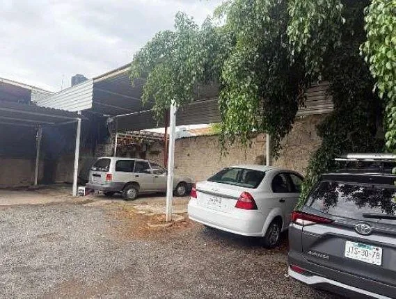 Foto 6 de TERRENO COMERCIAL CON LOCALES EN VENTA COLINDANTE MERCADO VALENTIN GOMEZ FARIAS
