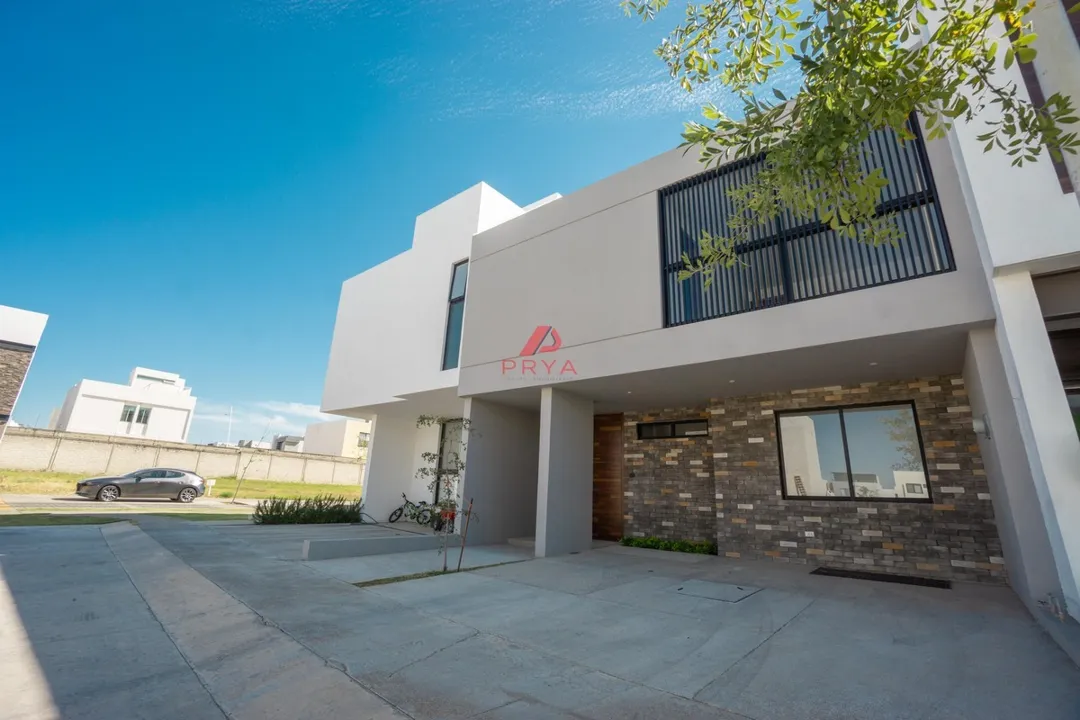 Foto 2 de Casa en Venta en Solares Residencial, Zapopan — Coto Larissa