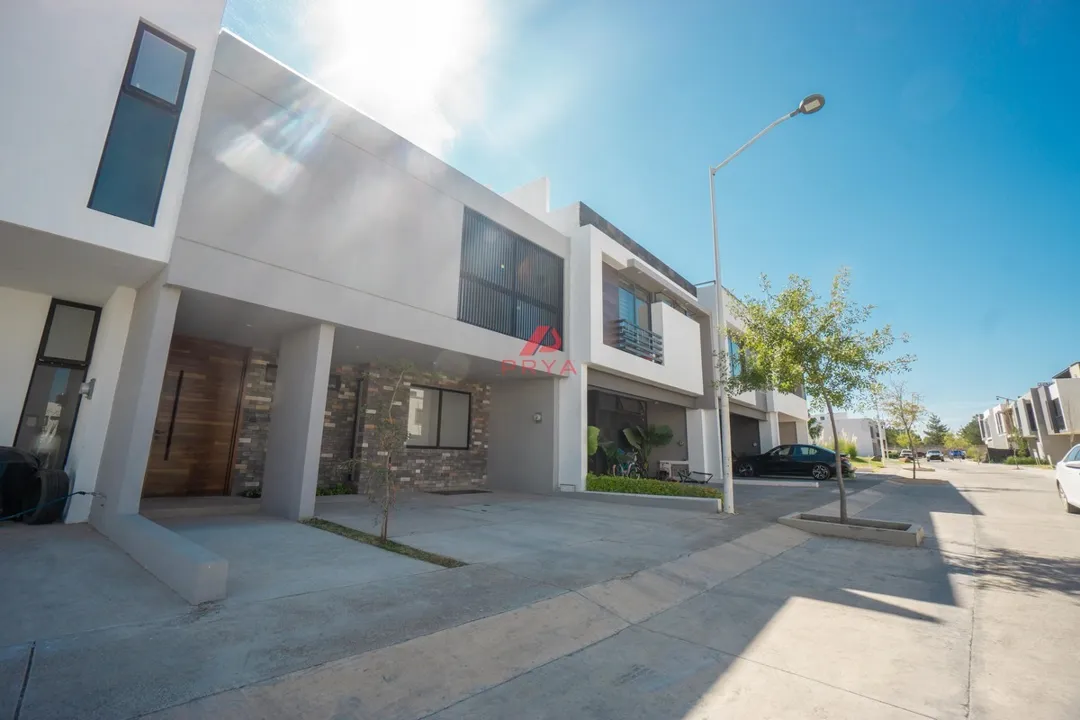 Foto 3 de Casa en Venta en Solares Residencial, Zapopan — Coto Larissa