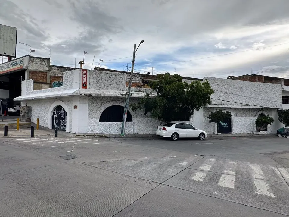 Foto 2 de Fincas para inversión en venta sobre Av. Revolución