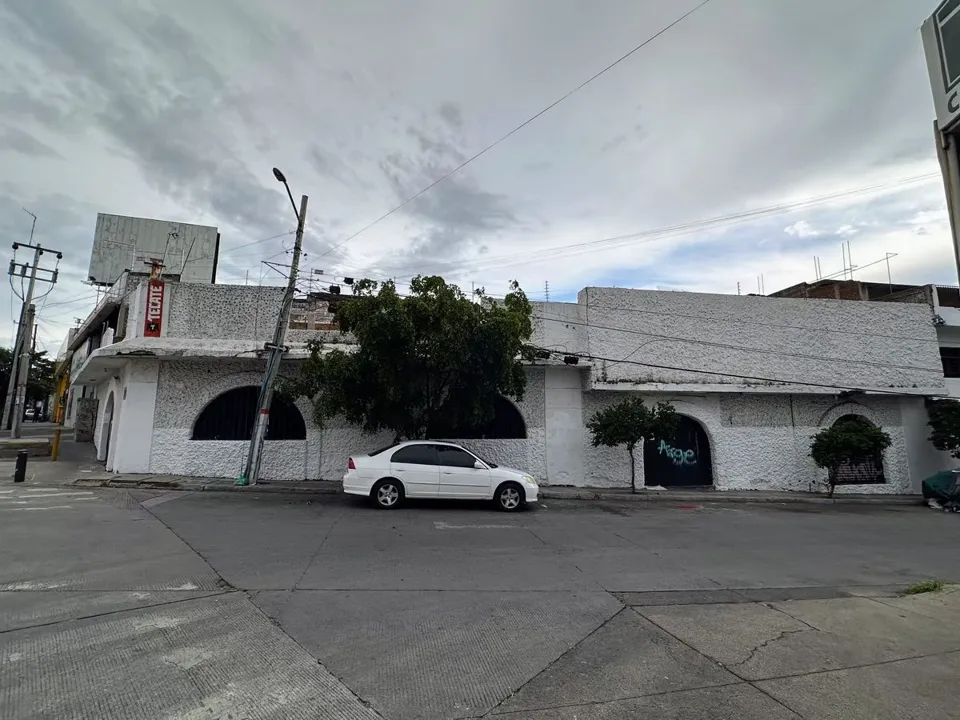 Foto 3 de Fincas para inversión en venta sobre Av. Revolución