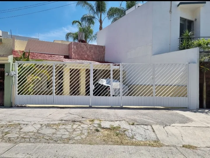 Casa en venta en Av. Cruz del Sur, Loma Bonita Ejidal, Zapopan