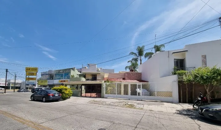Foto 2 de Casa en venta en Av. Cruz del Sur, Loma Bonita Ejidal, Zapopan