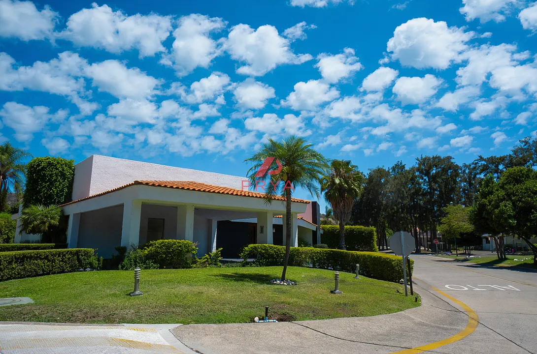 Casa en venta  en Club de Golf Santa Anita, Tlajomulco, con acabados de lujo
