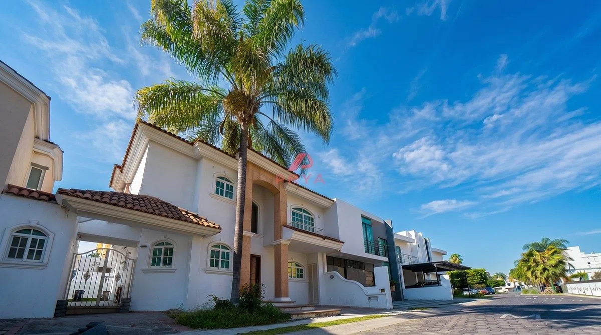 Casa en Venta en Jardín Real, Zapopan | 3 Rec con Baño y Cuarto de Servicio
