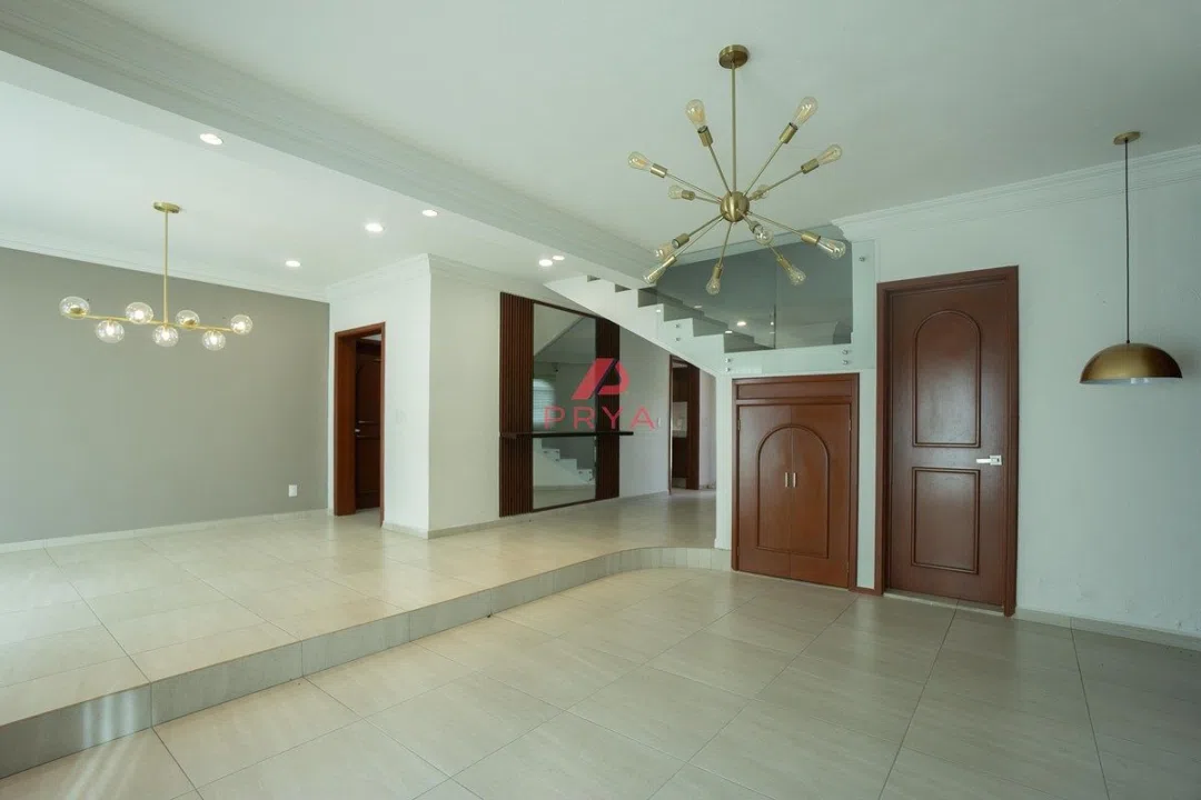 Foto 2 de Casa en Venta en Jardín Real, Zapopan | 3 Rec con Baño y Cuarto de Servicio