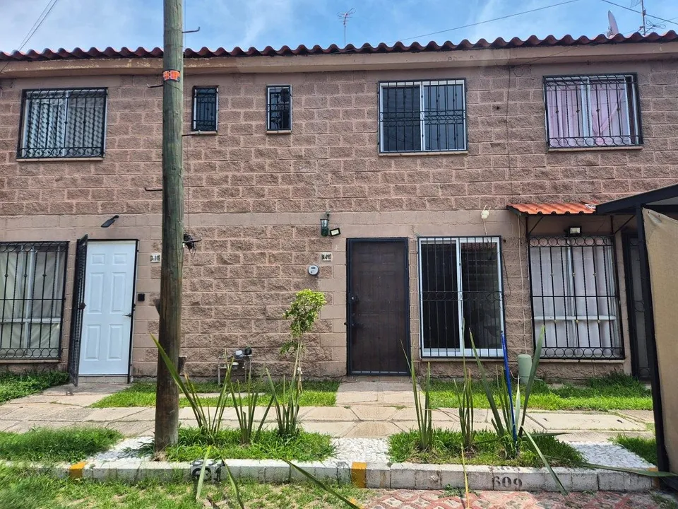 CASA EN VENTA CERCA CENTROS UNIVERSITARIOS UDG