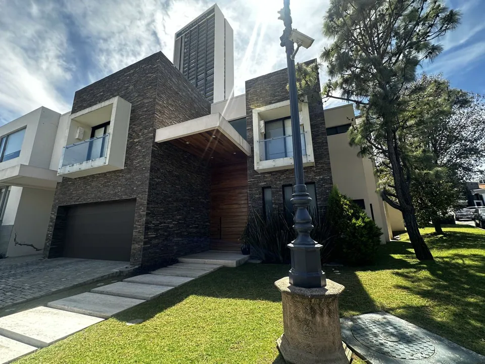 Lujosa Residencia en Venta, Coto Pontevedra, Puerta de Hierro, Zapopan, Jalisco