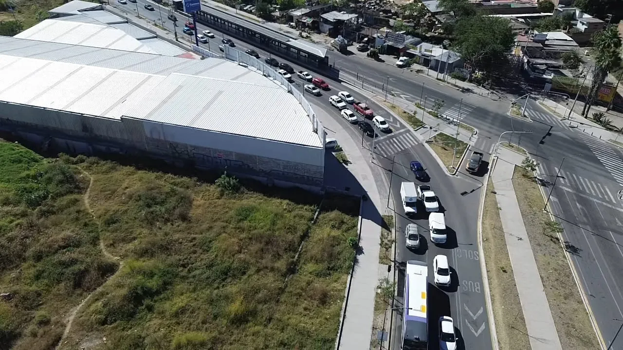 Terreno en venta en Av. Tonaltecas, Tulipanes, Tonalá