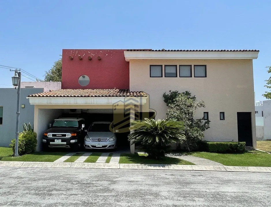Casa en venta con gran jardín en Los Olmos 🏊🏻‍♀️