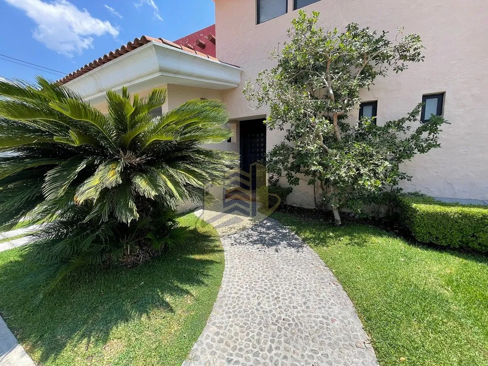 Foto 2 de Casa en venta con gran jardín en Los Olmos 🏊🏻‍♀️