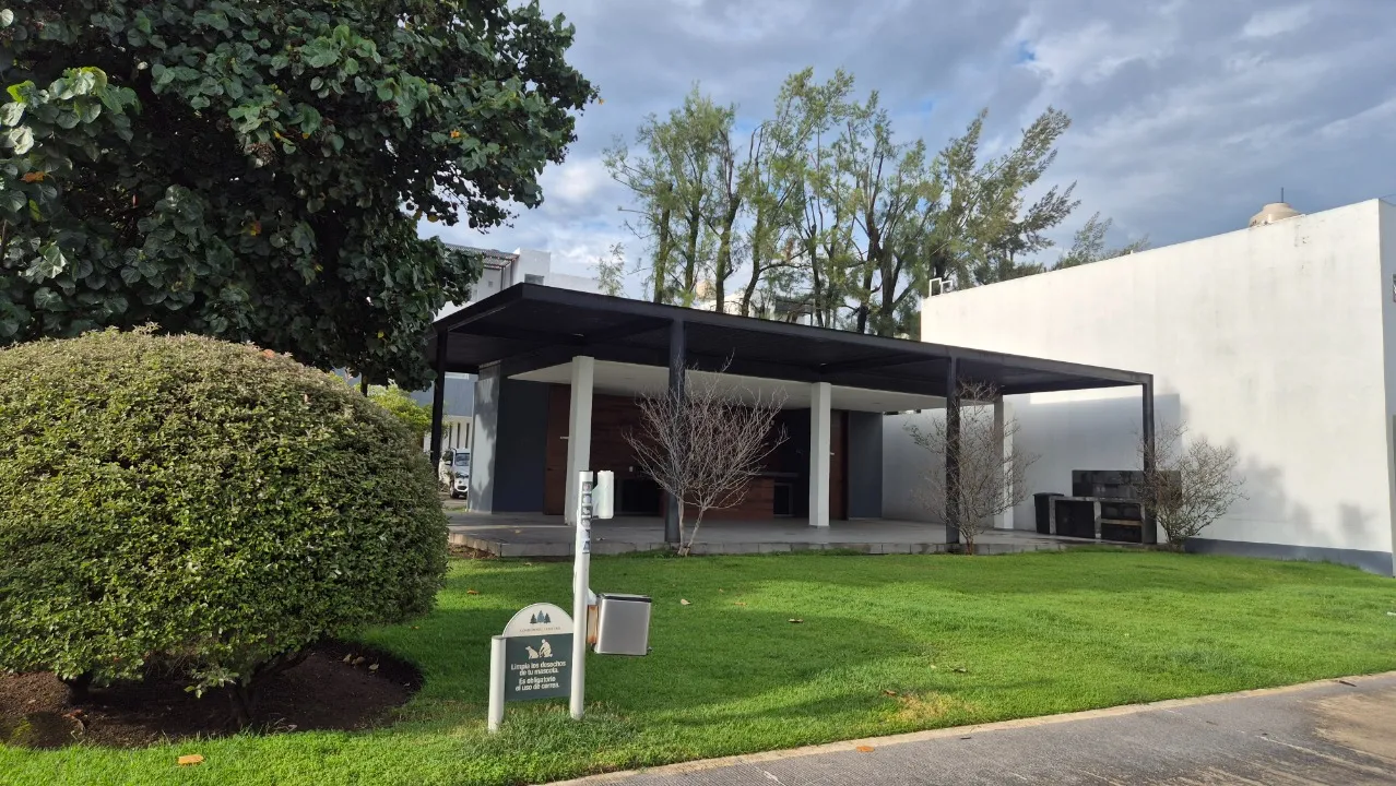 Foto 2 de Casa en venta en Camino Viejo a Tesistan, Parques Zapopan, Zapopan