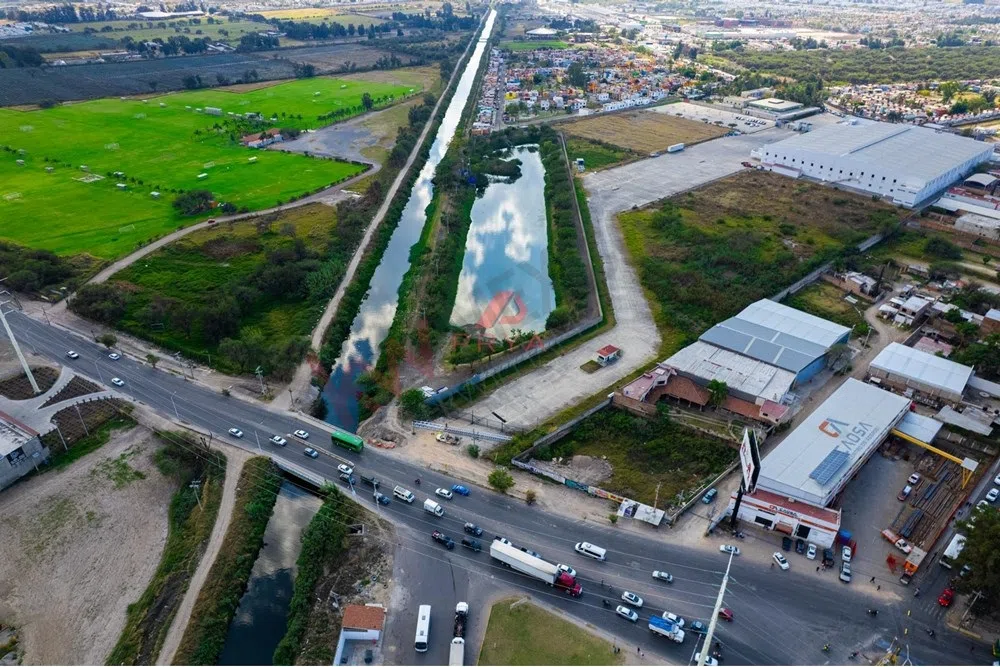 Foto 4 de Propiedad en RENTA - Avenida Valle de La Libertad, Fracc Valle de los Encinos, 45650 Tlajomulco de Z