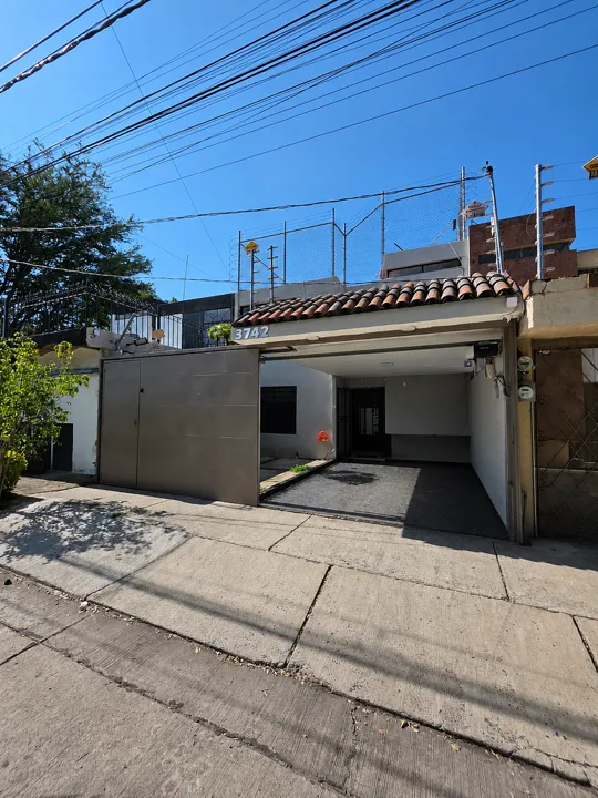 Foto 2 de 🏡 Casa Remodelada en Venta | Fracc. Revolución, Tlaquepaque