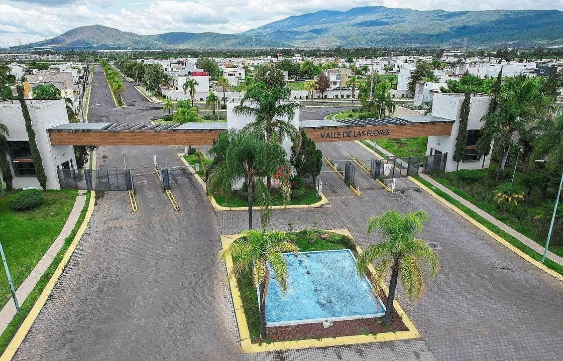 Foto 2 de Terrenos en venta Valle de las Flores Guadalajara | Crédito INFONAVIT y Bancario