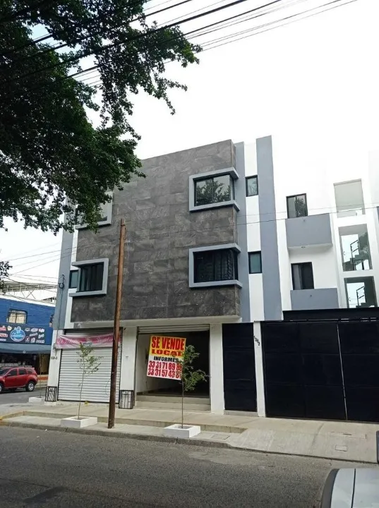 Foto 2 de Local Comercial en venta y renta en Calle Longinos Cadena, Lomas de Polanco, Guadalajara