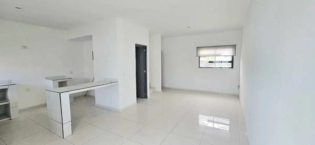 Foto 3 de Casa en venta a precio de oportunidad en Bosques de Santa Anita
