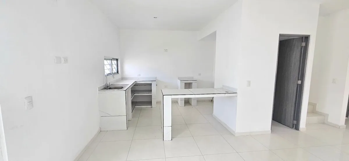 Foto 4 de Casa en venta a precio de oportunidad en Bosques de Santa Anita