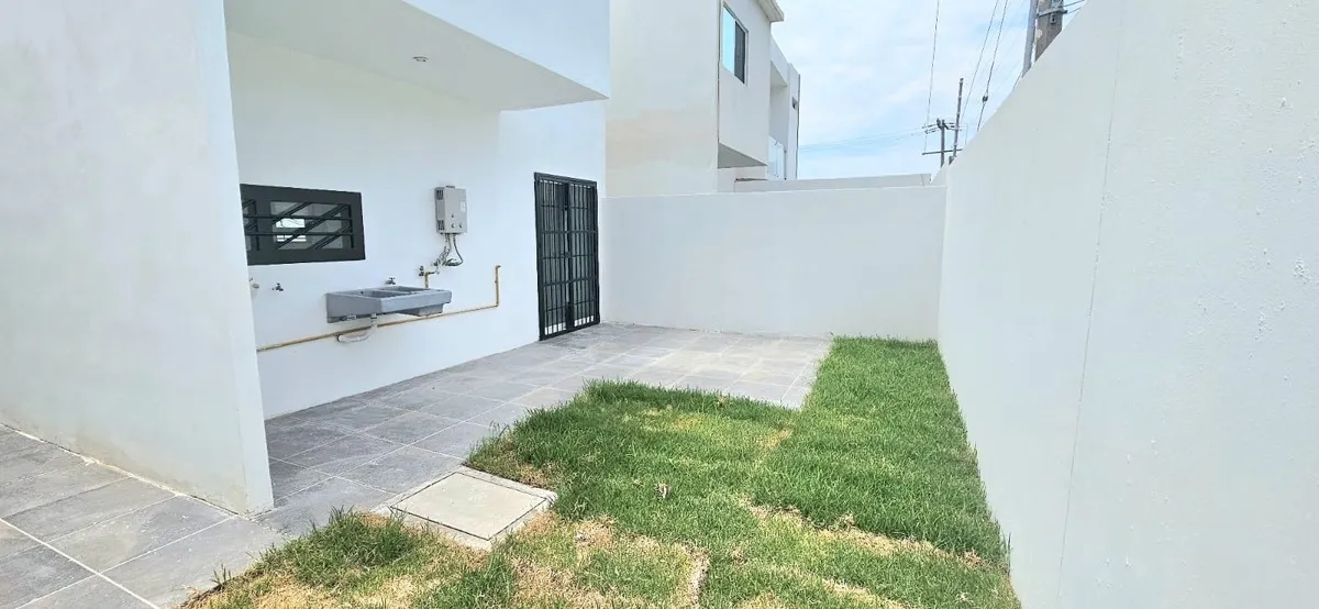Foto 6 de Casa en venta a precio de oportunidad en Bosques de Santa Anita