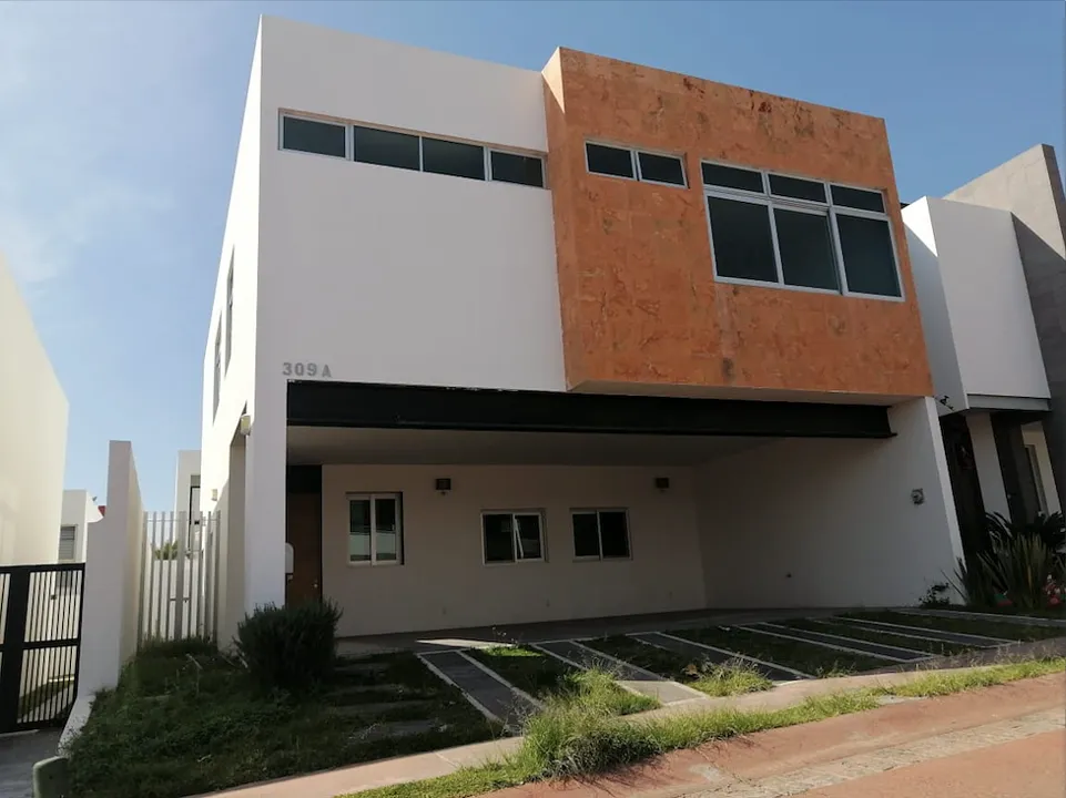 Casa en Venta, Fracc. La Rioja, Tlajomulco de Zuñiga, Jalisco.