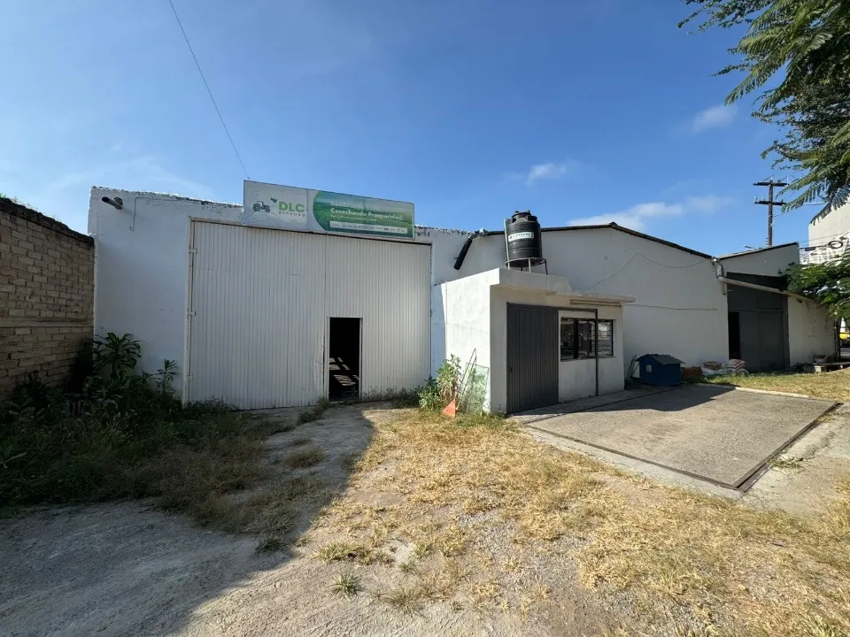 Bodega Comercial en renta en Avenida Adolfo López Mateos Sur, Buenavista, Tlajomulco de Zuñiga