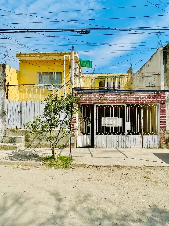 CASA PARA LOCALES EN CALLE COMERCIAL DE ARENALES TAPATIOS