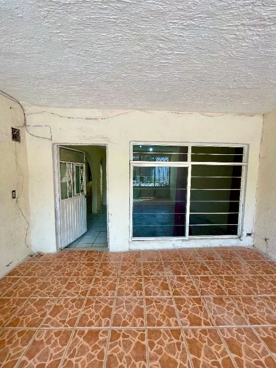 Foto 2 de CASA PARA LOCALES EN CALLE COMERCIAL DE ARENALES TAPATIOS