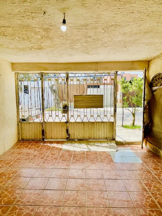 Foto 3 de CASA PARA LOCALES EN CALLE COMERCIAL DE ARENALES TAPATIOS