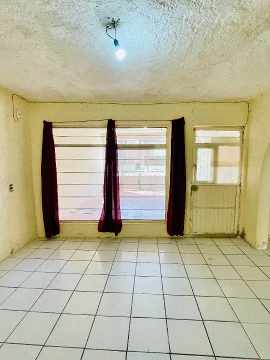 Foto 5 de CASA PARA LOCALES EN CALLE COMERCIAL DE ARENALES TAPATIOS