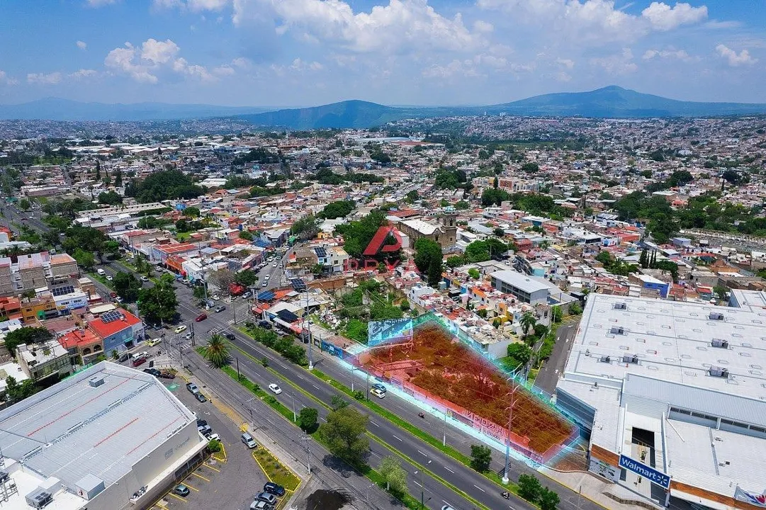 Foto 3 de Terreno Comercial en Venta  El Batán Zapopan 2224 m2 con 85m de Frente