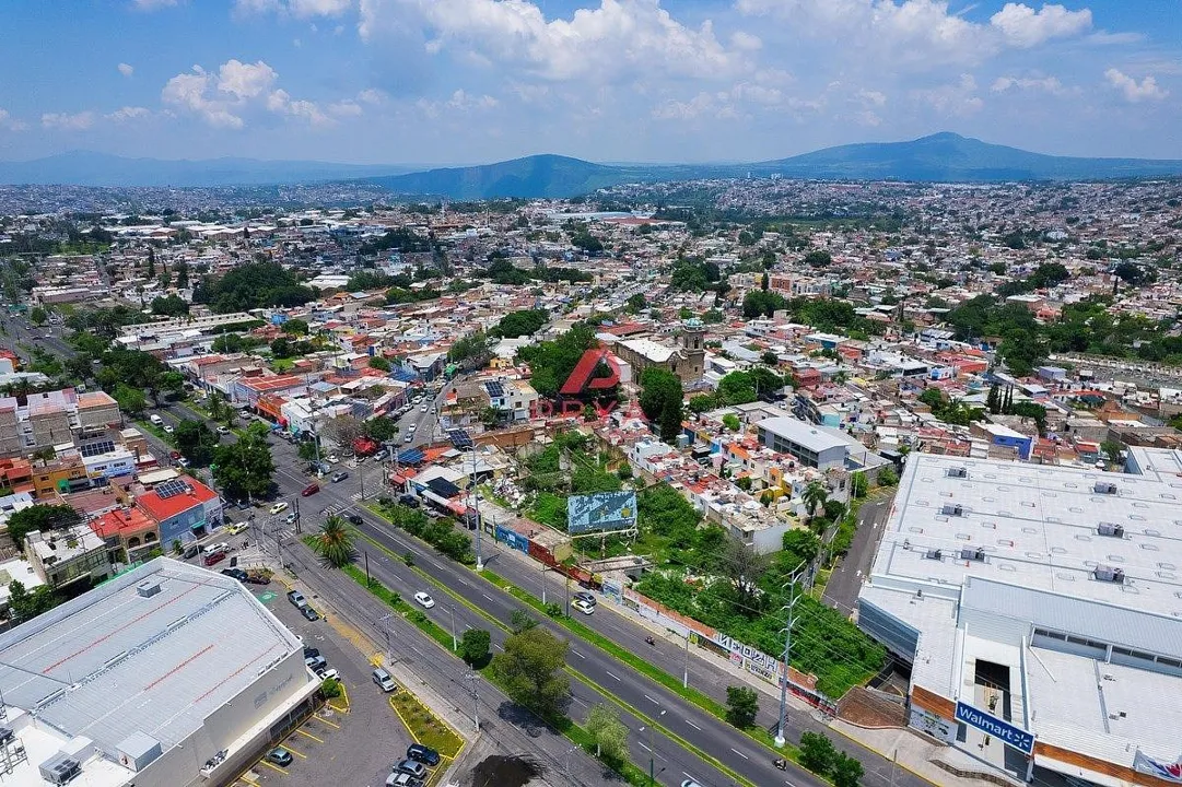 Foto 4 de Terreno Comercial en Venta  El Batán Zapopan 2224 m2 con 85m de Frente