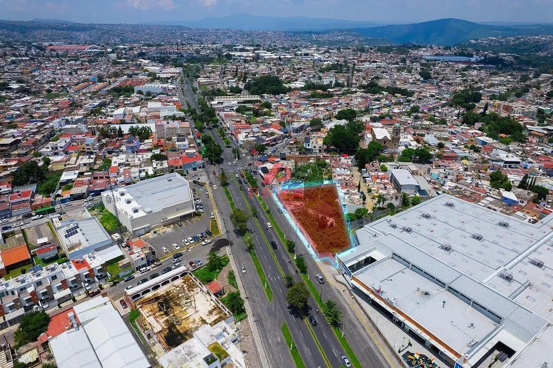 Foto 8 de Terreno Comercial en Venta  El Batán Zapopan 2224 m2 con 85m de Frente