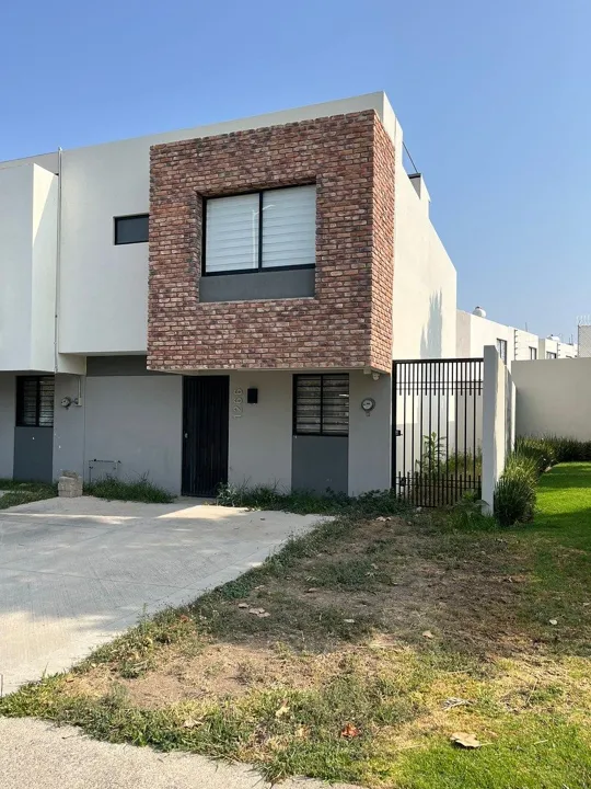 Casa en Venta en Alva Residencial Zapopan | Esquina con Terreno Excedente.