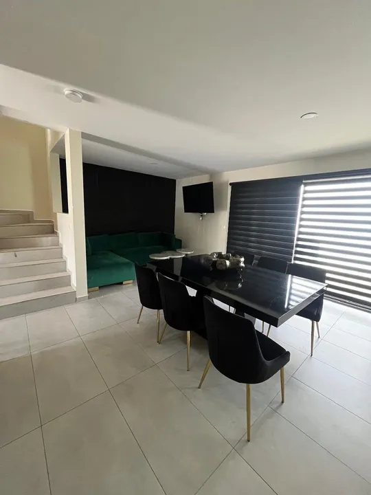 Foto 4 de Casa en Venta en Alva Residencial Zapopan | Esquina con Terreno Excedente.