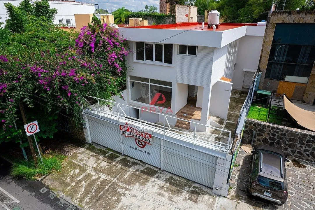 Foto 2 de Edificio comercial en renta en Arcos Vallarta Guadalajara para oficinas
