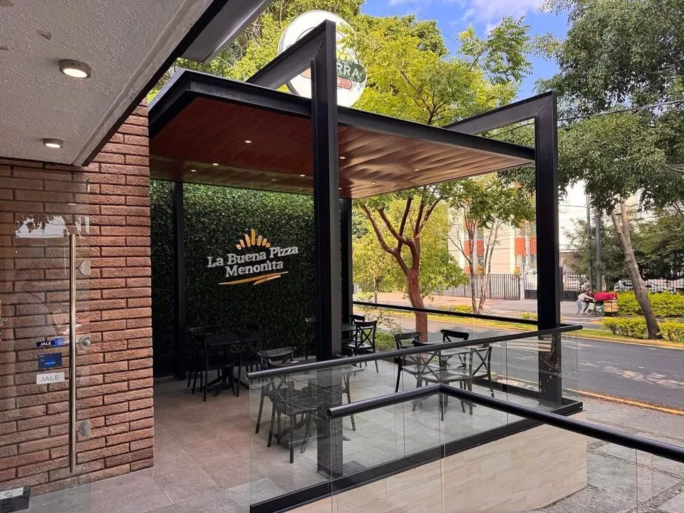 Foto 5 de Se renta local comercial en esquina!