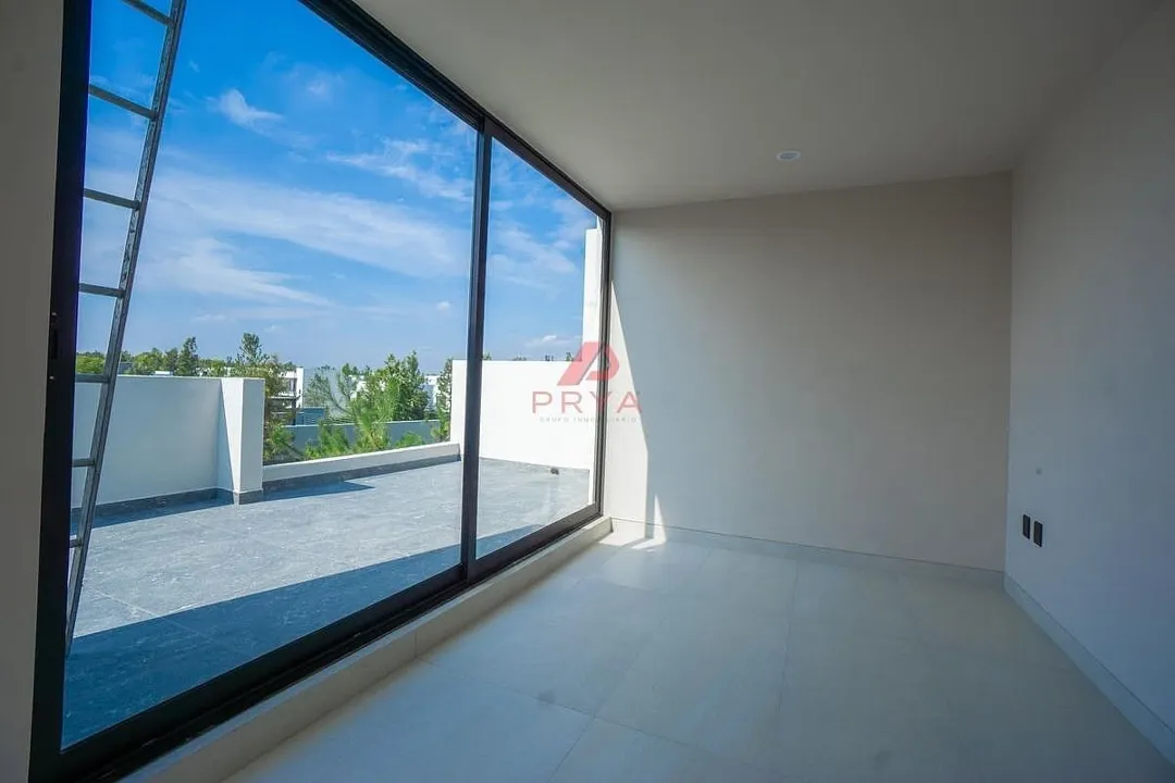 Foto 3 de Casa en Venta en Solares, Zapopan | 3 Recámaras con Baño y Roof Garden.