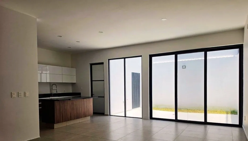 Foto 4 de Exclusiva Residencia con Acabados de Lujo en Las Grullas