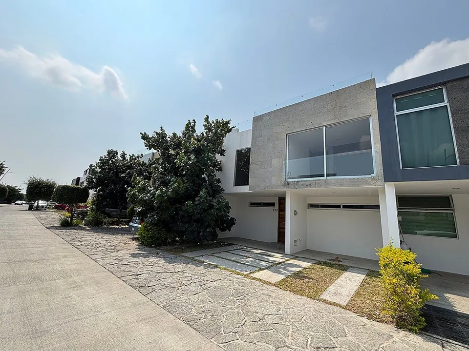 Foto 2 de CASA EN VENTA EN ACANTHIA, SOLARES