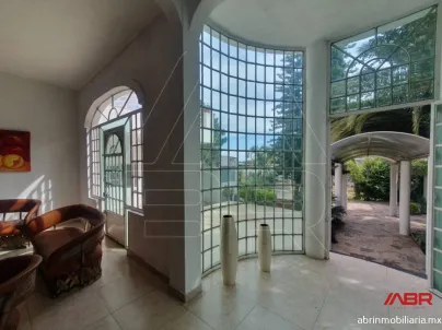 CASA CON ALBERCA Y AMPLIO JARDIN EN EL CARRIL DE LA PRIMAVERA