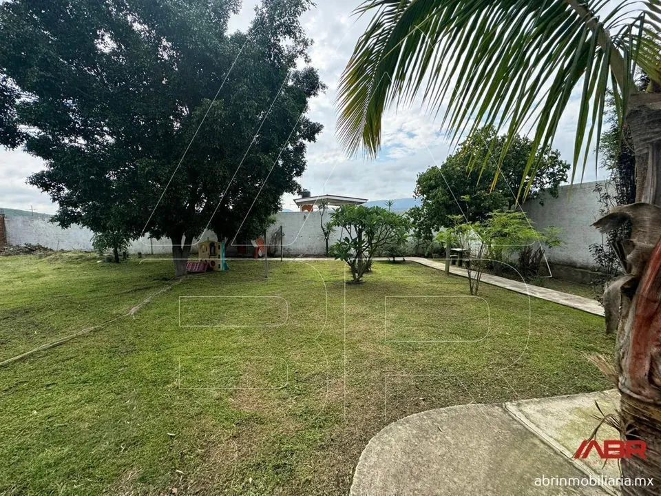Foto 5 de CASA CON ALBERCA Y AMPLIO JARDIN EN EL CARRIL DE LA PRIMAVERA